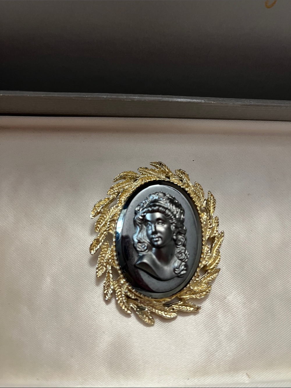 Gold-Tone Laurel Cameo Lapel Pin with Black Cameo Center